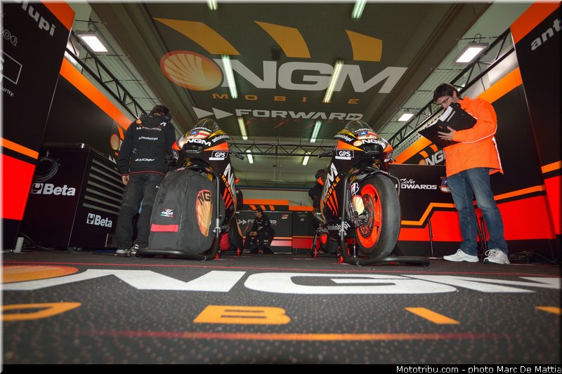 motogp_edwards_001_valencia_2012
