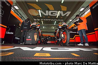 motogp_edwards_001_valencia_2012.jpg