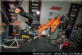 motogp_paddock_001_valencia_2012.jpg
