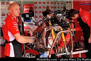 motogp_paddock_014_valencia_2012.jpg