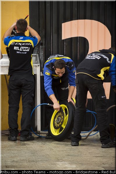 moto2_tech3_003_valencia_2012