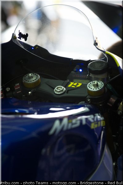 moto2_tech3_009_valencia_2012