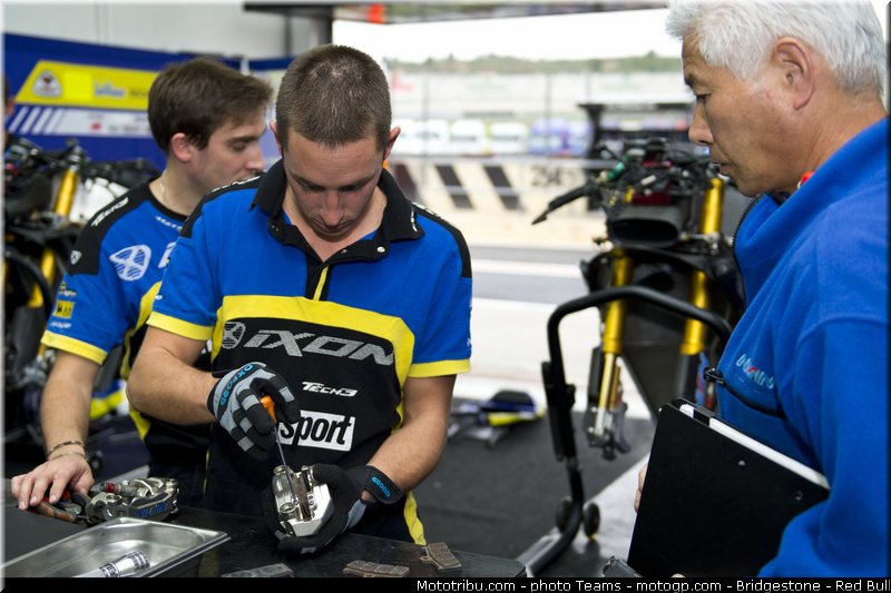 moto2_tech3_012_valencia_2012