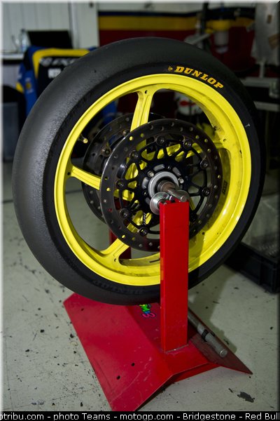 moto2_tech3_015_valencia_2012