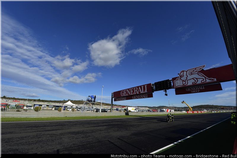 motogp_ambiance_002_valencia_2012