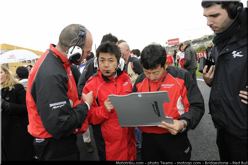 motogp_bridgestone_005_valencia_2012