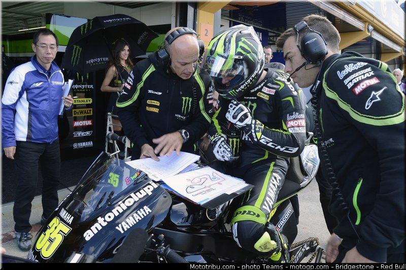 motogp_crutchlow_018_valencia_2012