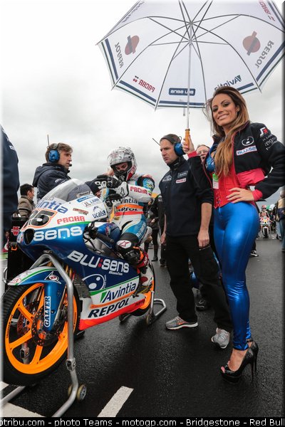 motogp_pitbabe_024_valencia_2012
