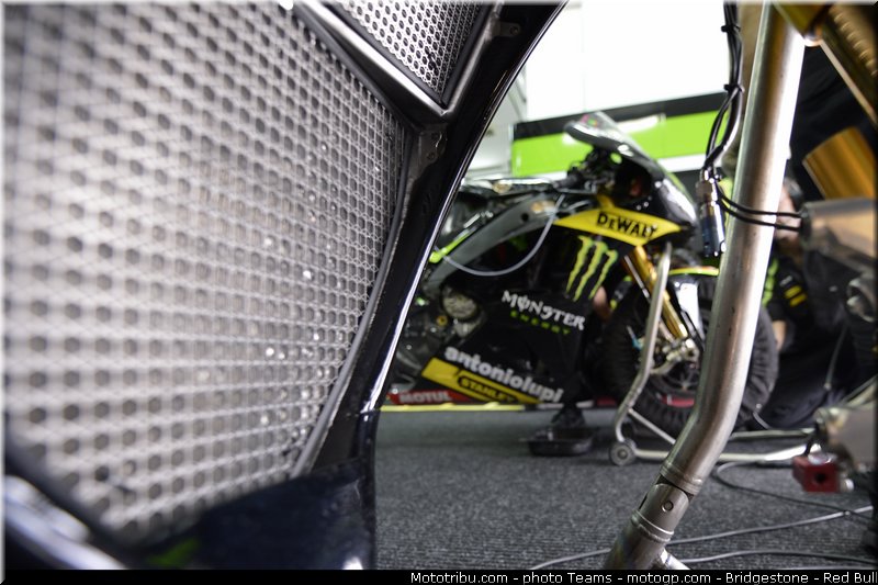 motogp_tech3_001_valencia_2012