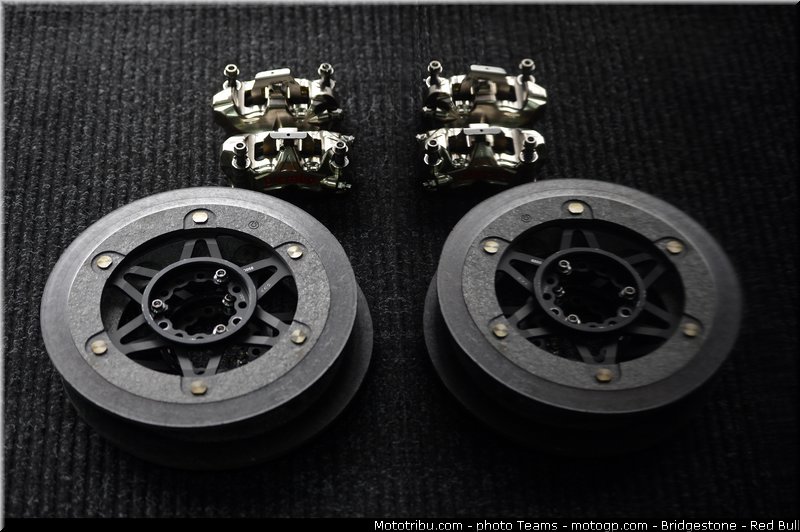 motogp_tech3_002_valencia_2012