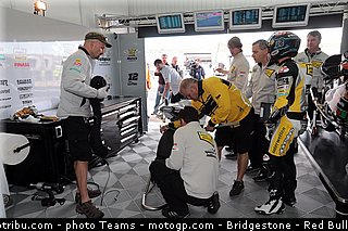 moto2_luthi_017_valencia_2012.jpg