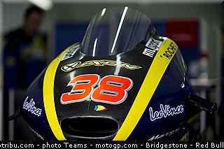 moto2_smith_023_valencia_2012.jpg