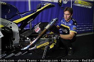 moto2_tech3_001_valencia_2012.jpg