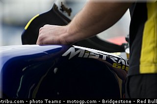 moto2_tech3_005_valencia_2012.jpg