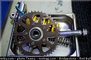 moto2_tech3_014_valencia_2012.jpg