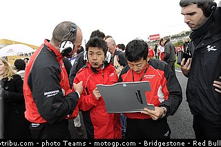 motogp_bridgestone_005_valencia_2012.jpg