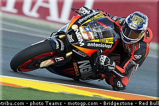 motogp_edwards_001_valencia_2012.jpg