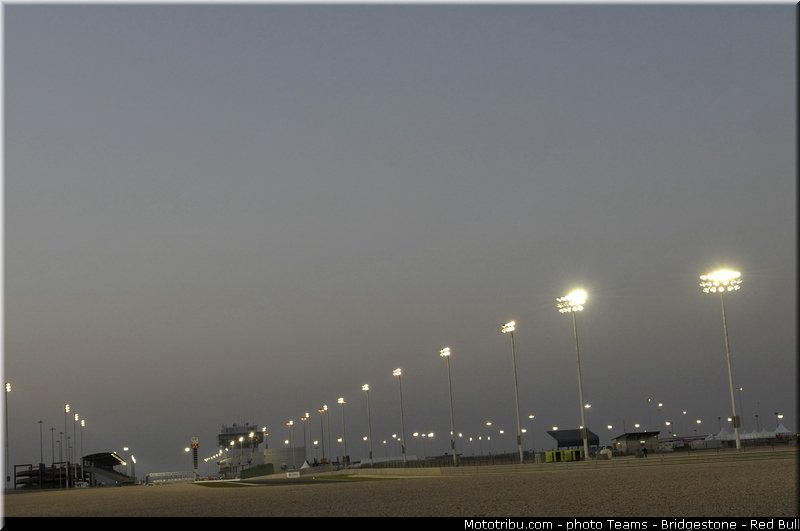 motogp_ambiance_007_qatar_losail_2013