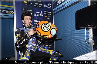 moto2_rossi_001_qatar_losail_2013.jpg