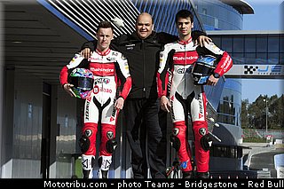 moto3_047_qatar_losail_2013.jpg