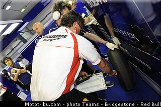 motogp_bridgestone_007_qatar_losail_2013.jpg