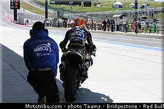moto2_rossi_006_usa_austin_2013.jpg