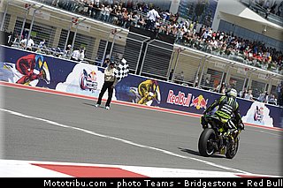 motogp_crutchlow_033_usa_austin_2013.jpg