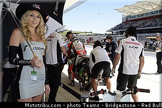 motogp_pitbabe_002_usa_austin_2013.jpg