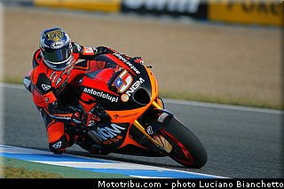 motogp_edwards_001_espagne_jerez_2013.jpg