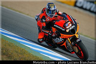 motogp_edwards_002_espagne_jerez_2013.jpg