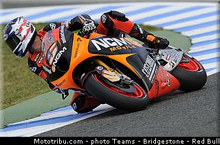 motogp_edwards_001_espagne_jerez_2013.jpg