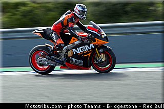 motogp_edwards_006_espagne_jerez_2013.jpg