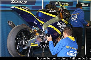 moto2_rossi_003_france_le_mans_2013.jpg