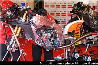 motogp_paddock_017_france_le_mans_2013.jpg