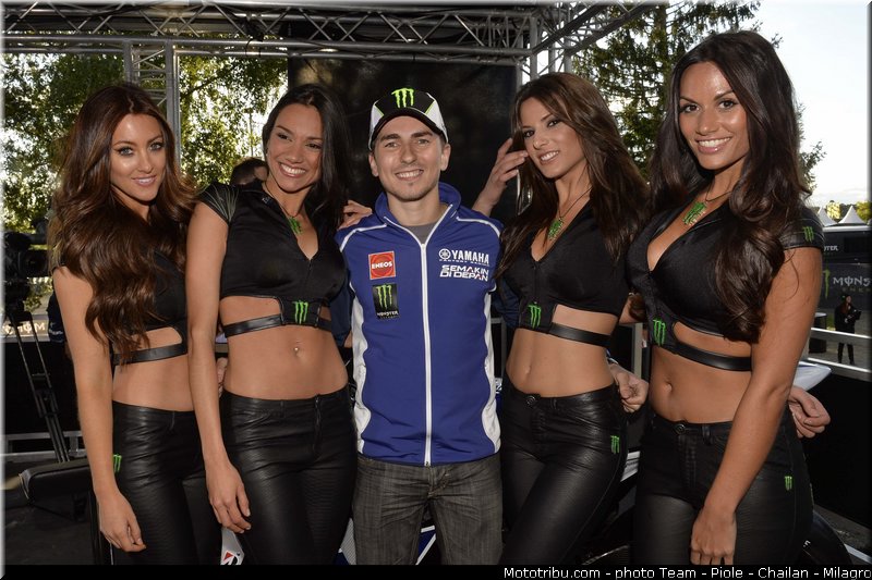 monster_girl_motogp_2013_france_le_mans_014