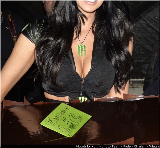 monster_girl_motogp_2013_france_le_mans_032