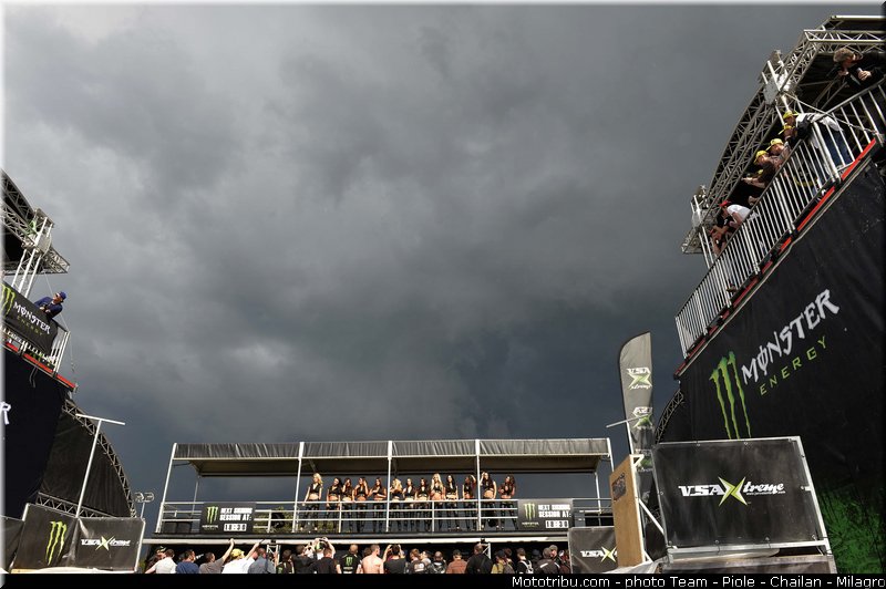 monster_girl_motogp_2013_france_le_mans_037