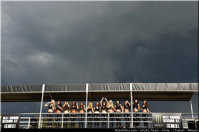 monster_girl_motogp_2013_france_le_mans_038