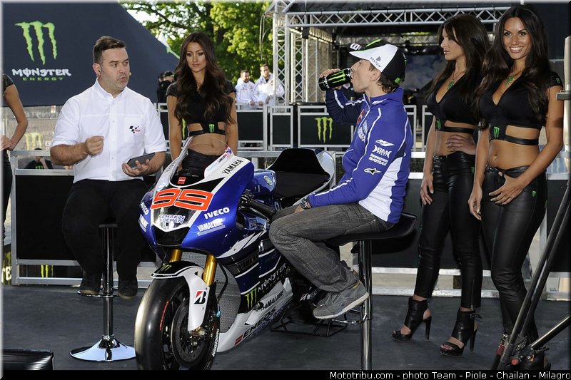 monster_girl_motogp_2013_france_le_mans_048