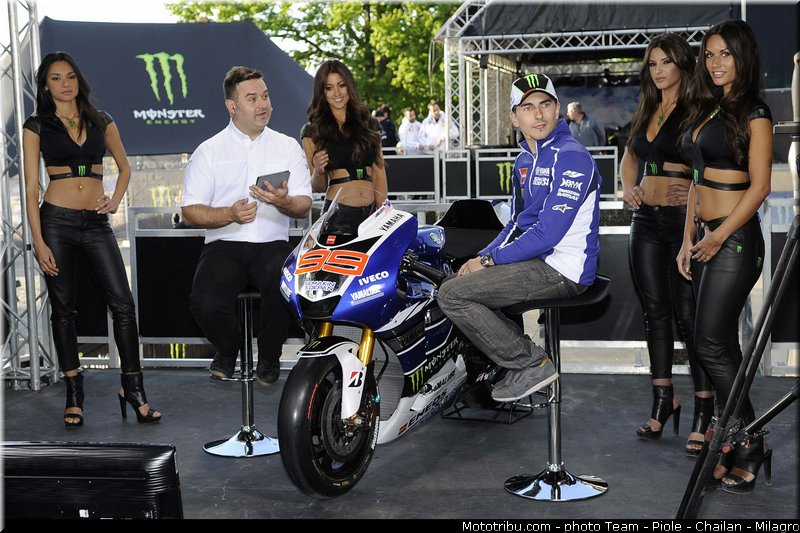 monster_girl_motogp_2013_france_le_mans_049