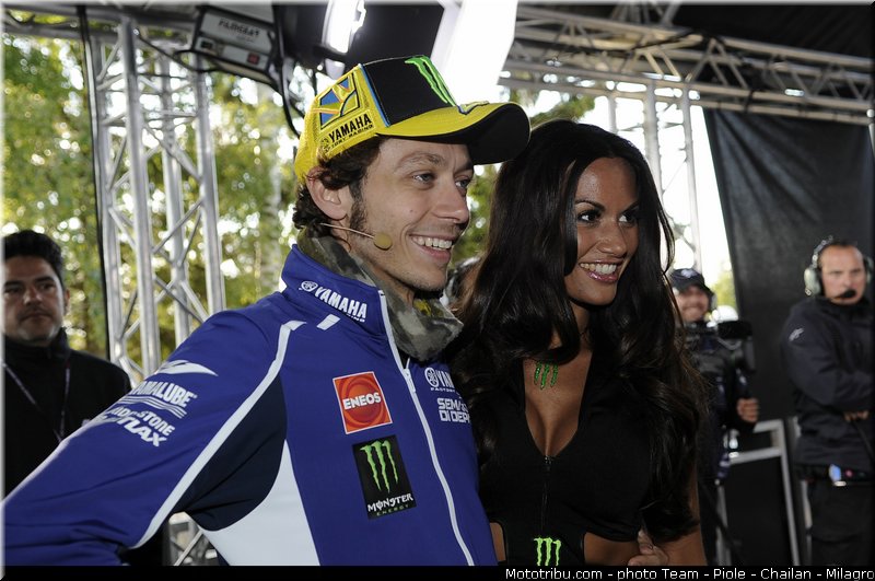 monster_girl_motogp_2013_france_le_mans_050