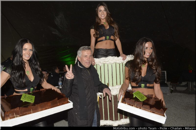 monster_girl_motogp_2013_france_le_mans_058