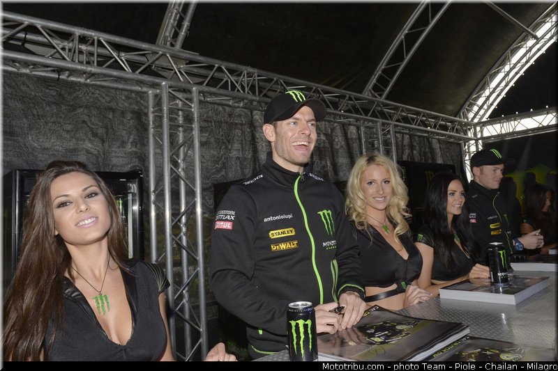 monster_girl_motogp_2013_france_le_mans_060