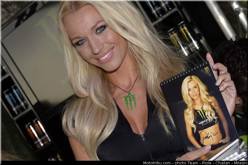 monster_girl_motogp_2013_france_le_mans_061