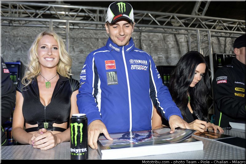 monster_girl_motogp_2013_france_le_mans_063