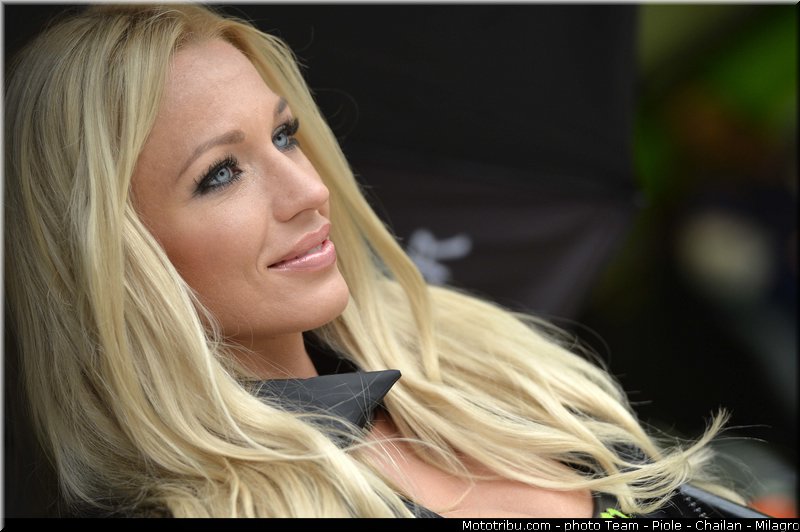 monster_girl_motogp_2013_france_le_mans_073
