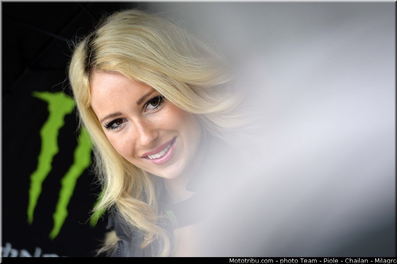 monster_girl_motogp_2013_france_le_mans_078