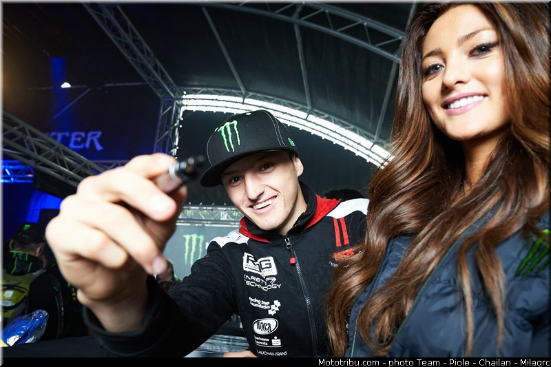 monster_girl_motogp_2013_france_le_mans_086