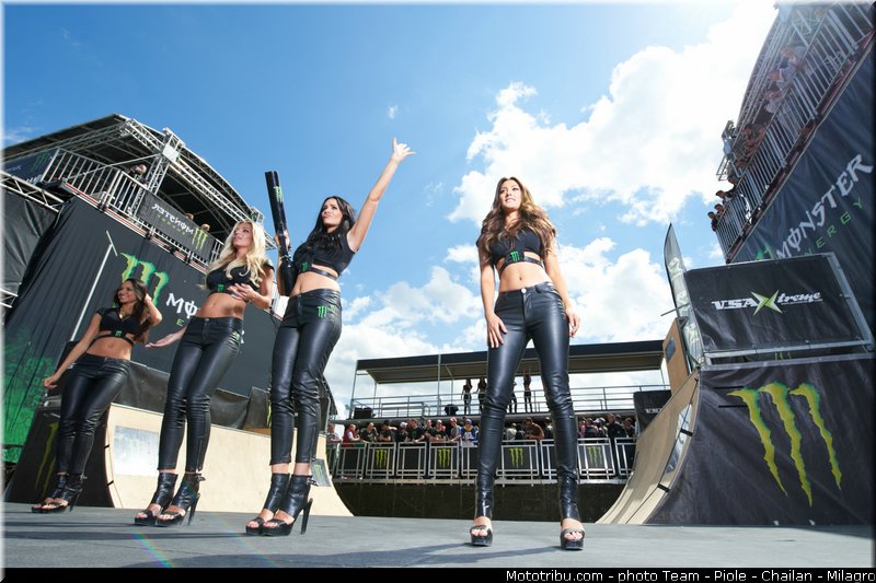 monster_girl_motogp_2013_france_le_mans_091