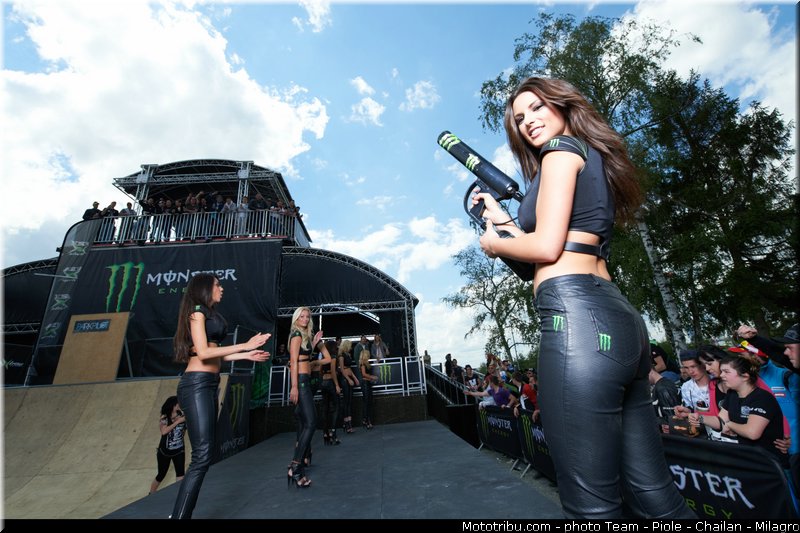 monster_girl_motogp_2013_france_le_mans_092